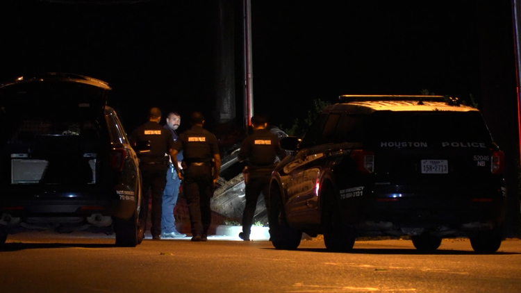 36-year-old DJ killed after being ejected from car in rollover crash, Houston police say — KHOU 11 (Houston), Irving Community news